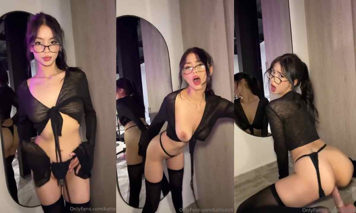 Kattedoll Rides Dildo Mounted Into Mirror