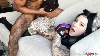 Delivery Girl Awlivv Gets Paid By a BBC