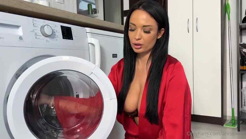 Anissa Kate Sex Tape She Dicked Down While Washing Her Clothes